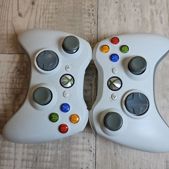 Lot of 2 Xbox 360 Wireless Controllers + HDD + Box + Docs + Cables + Faceplates - Picture 3 of 16